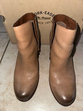 Kork-Ease Natalya Leather Ankle Boots Desert Natural Size 8.5 M Euro 40 K35402